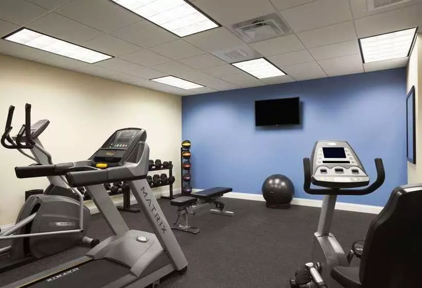 هتل Days Inn & Suites By Wyndham Altoona