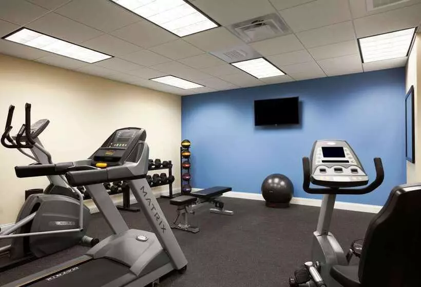 هتل Days Inn & Suites By Wyndham Altoona