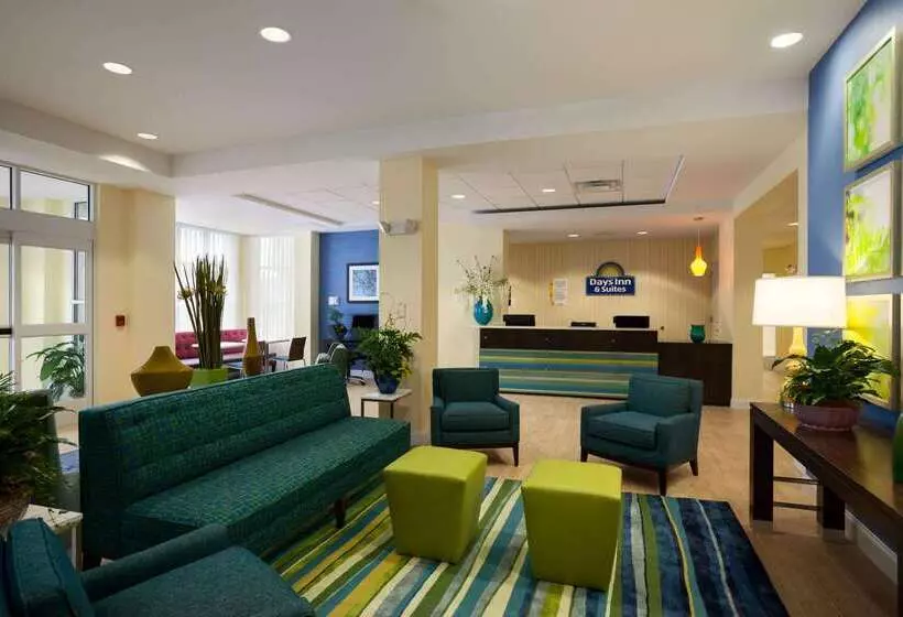 هتل Days Inn & Suites By Wyndham Altoona