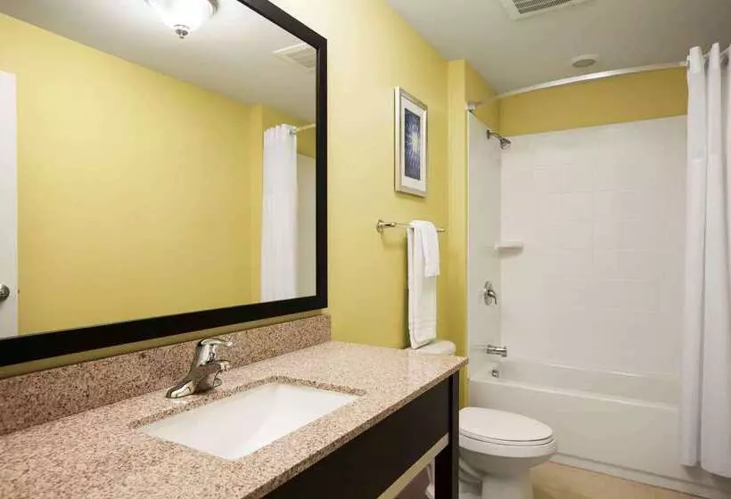 هتل Days Inn & Suites By Wyndham Altoona