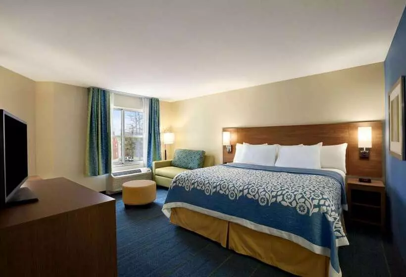هتل Days Inn & Suites By Wyndham Altoona