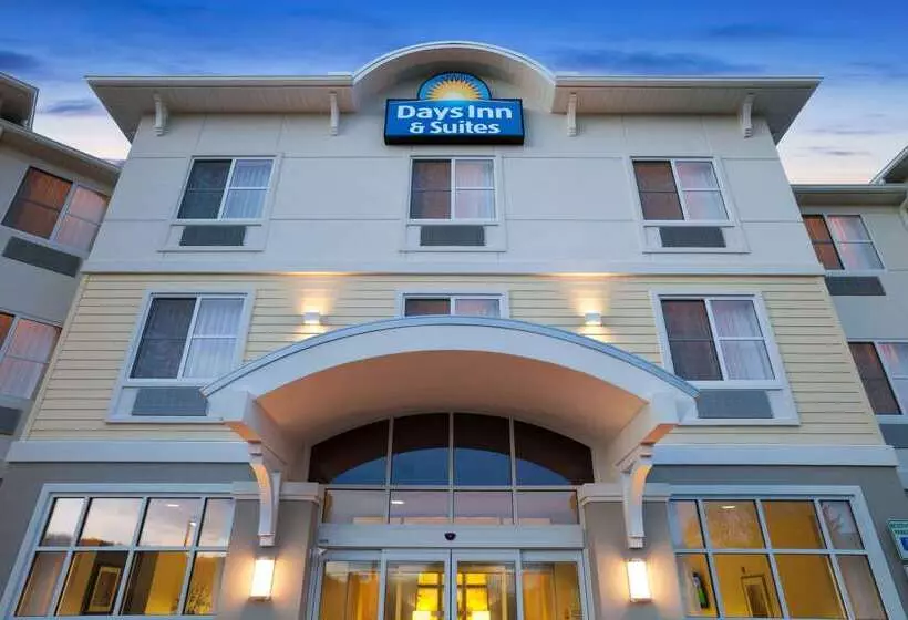 هتل Days Inn & Suites By Wyndham Altoona
