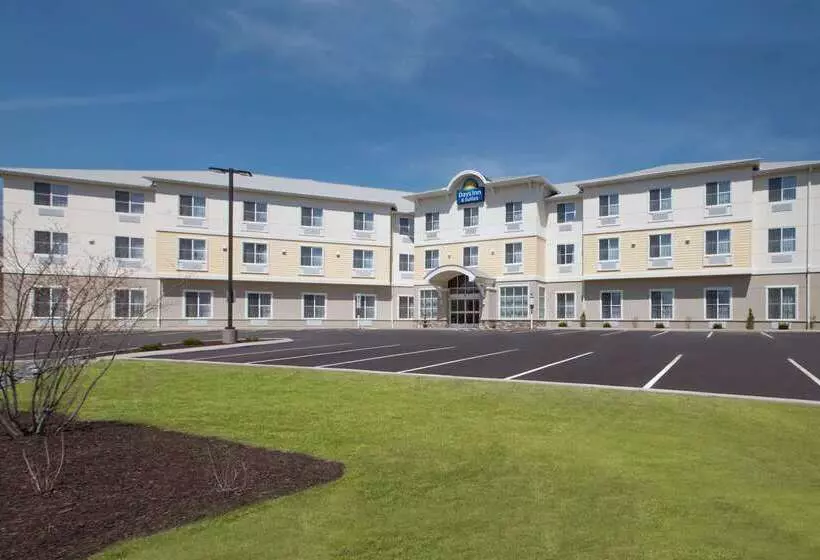 هتل Days Inn & Suites By Wyndham Altoona