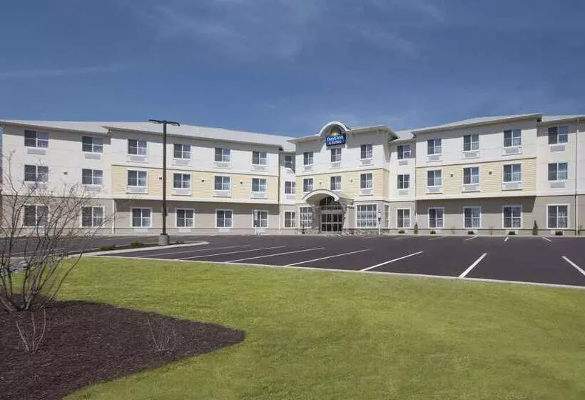 هتل Days Inn & Suites By Wyndham Altoona