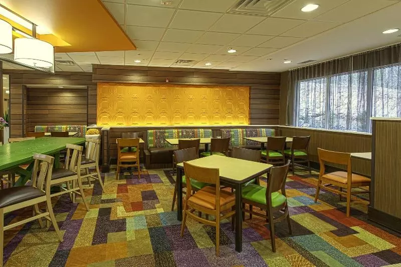 호텔 Fairfield Inn & Suites By Marriott Meridian