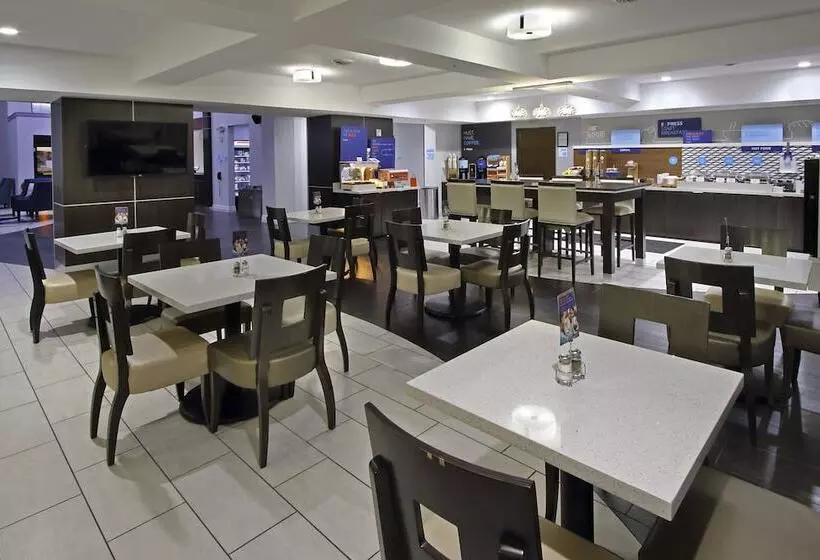 ホテル Holiday Inn Express And Suites Houston North   Iah Area, An Ihg