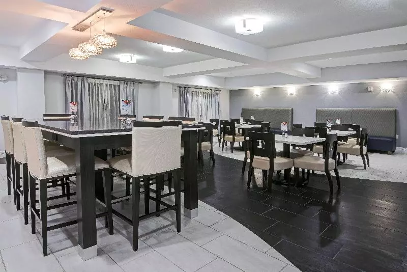 ホテル Holiday Inn Express And Suites Houston North   Iah Area, An Ihg