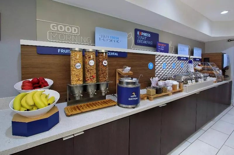 ホテル Holiday Inn Express And Suites Houston North   Iah Area, An Ihg
