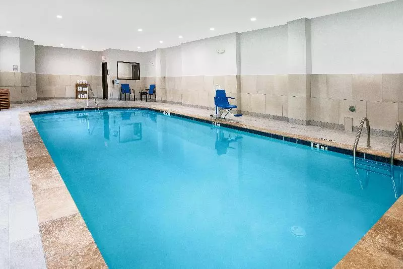 ホテル Holiday Inn Express And Suites Houston North   Iah Area, An Ihg