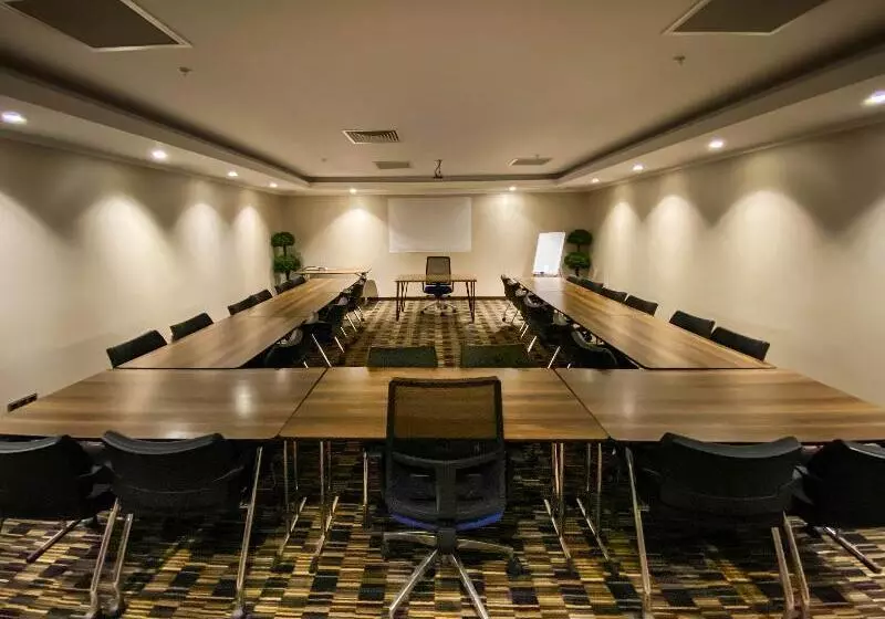 هتل Ostimpark Business