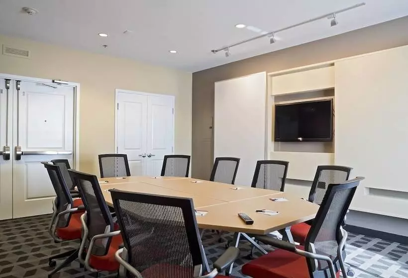 فندق Towneplace Suites By Marriott Dodge City