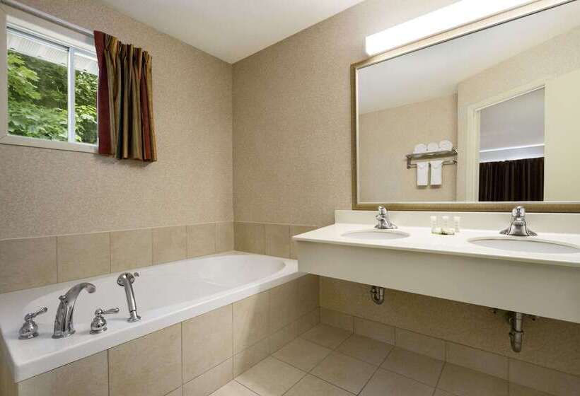 모텔 Super 8 By Wyndham Brockville