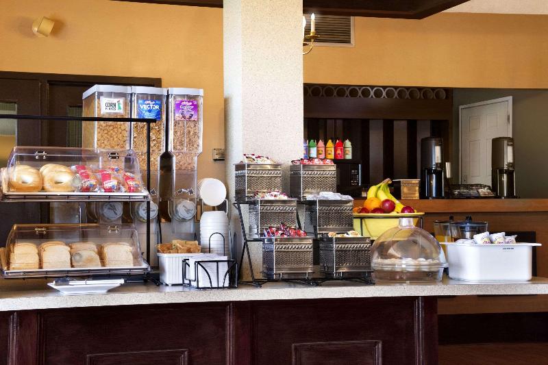 모텔 Super 8 By Wyndham Brockville