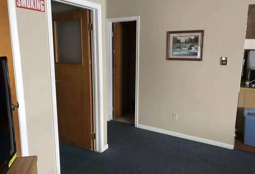 Village Inn Motel Holt