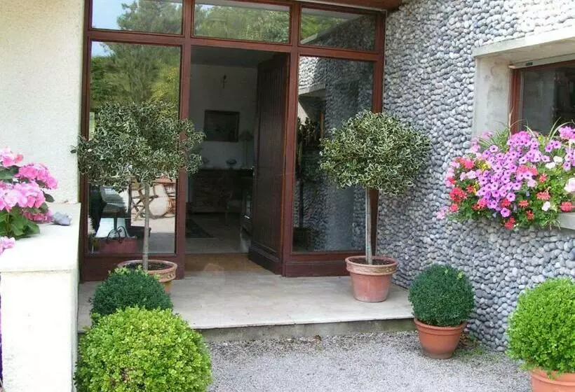 Aamiaismajoitus (B&B) Villa Flore Chambres D Hotes