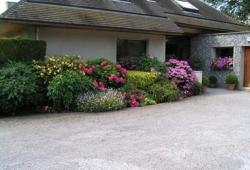 Aamiaismajoitus (B&B) Villa Flore Chambres D Hotes