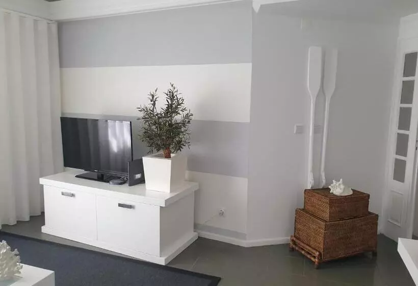 Casa Vó Minda   Nazaré   Alojamento Local