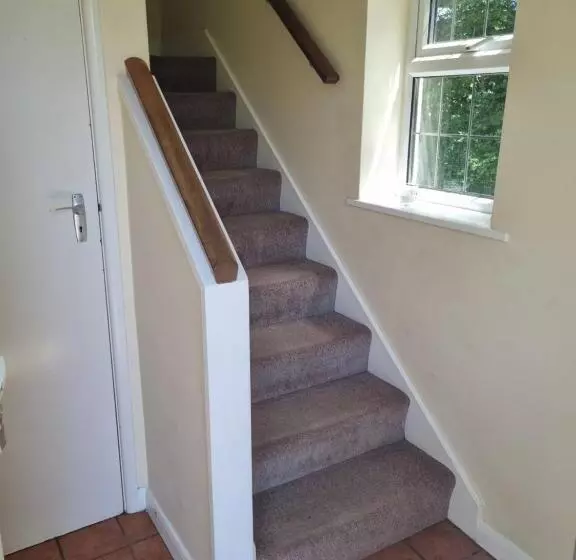 Lovely 2 Bedroom New Forest Apartment On A Farm