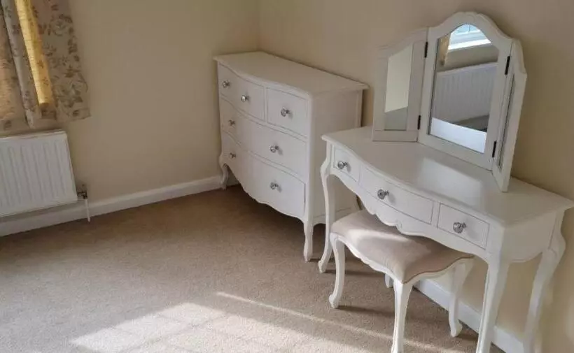 Lovely 2 Bedroom New Forest Apartment On A Farm