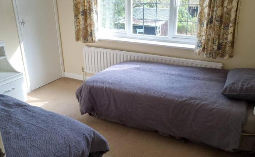 Lovely 2 Bedroom New Forest Apartment On A Farm