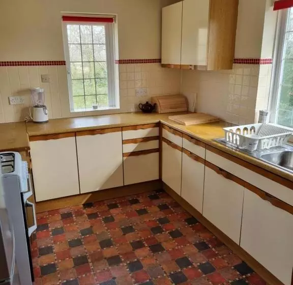 Lovely 2 Bedroom New Forest Apartment On A Farm
