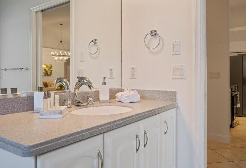 Villa Las Palmas Beautiful Fenced In Pool Home With Spa Sleeps 8