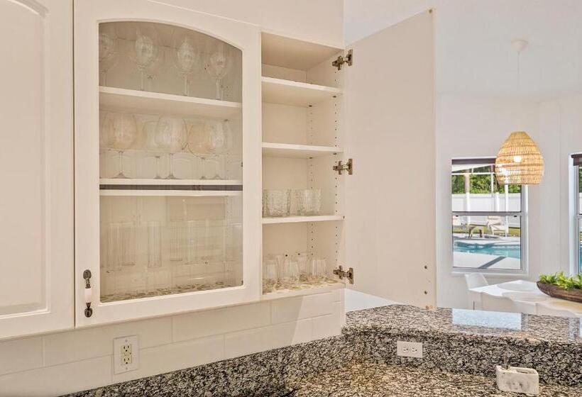 Villa Las Palmas Beautiful Fenced In Pool Home With Spa Sleeps 8