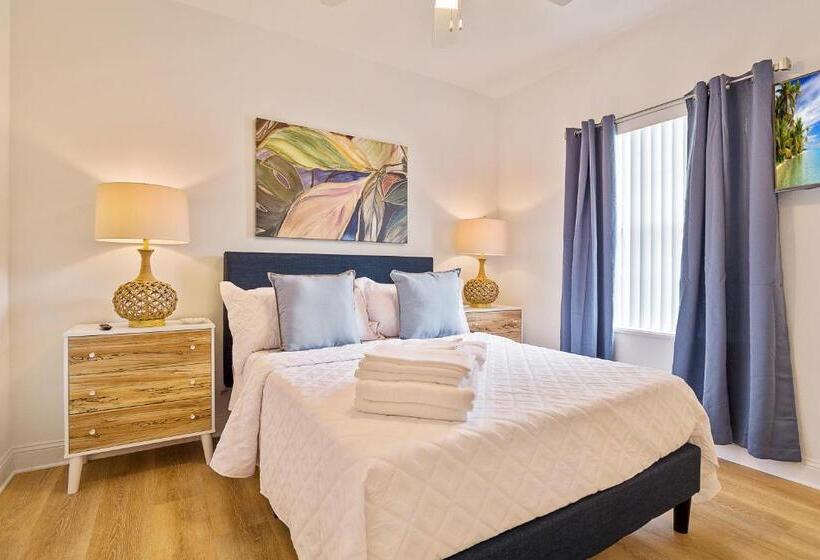 Villa Las Palmas Beautiful Fenced In Pool Home With Spa Sleeps 8