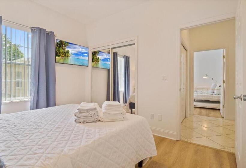 Villa Las Palmas Beautiful Fenced In Pool Home With Spa Sleeps 8