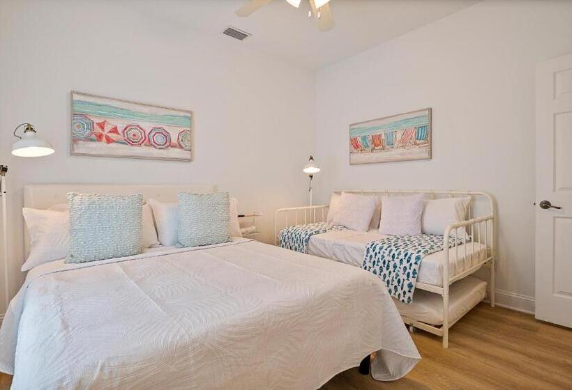 Villa Las Palmas Beautiful Fenced In Pool Home With Spa Sleeps 8