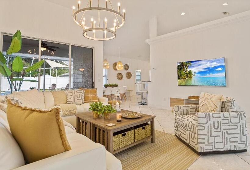 Villa Las Palmas Beautiful Fenced In Pool Home With Spa Sleeps 8