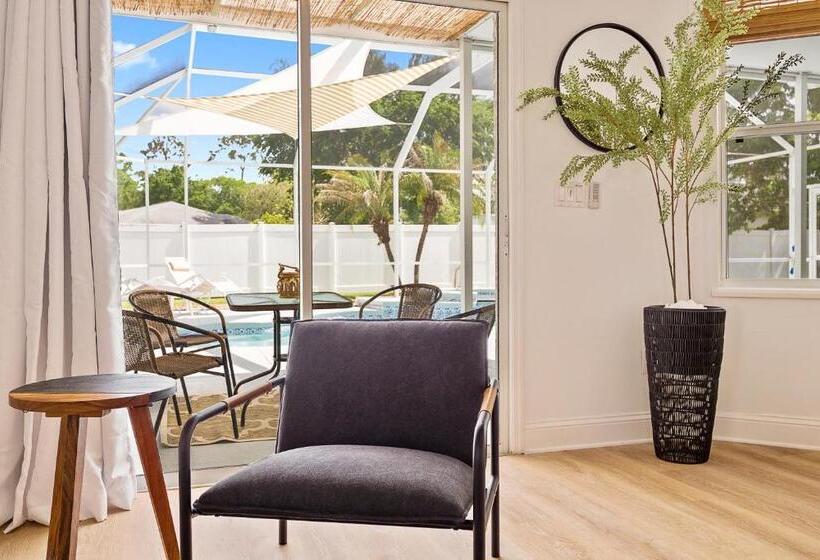 Villa Las Palmas Beautiful Fenced In Pool Home With Spa Sleeps 8