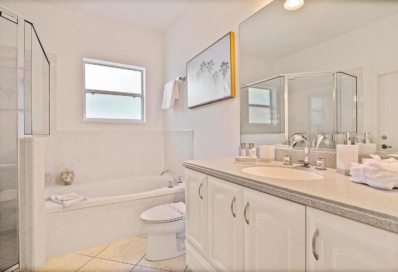 Villa Las Palmas Beautiful Fenced In Pool Home With Spa Sleeps 8