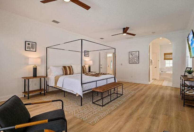 Villa Las Palmas Beautiful Fenced In Pool Home With Spa Sleeps 8