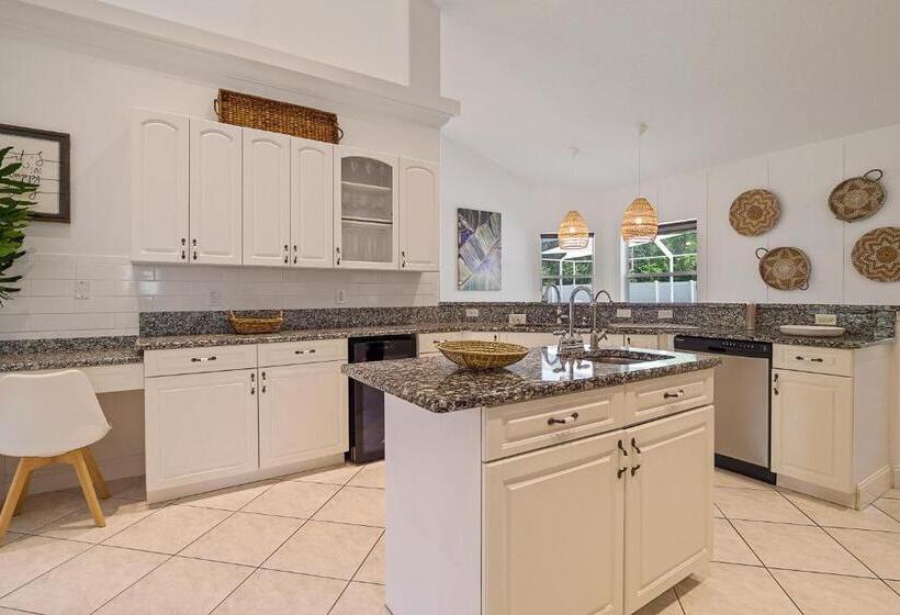 Villa Las Palmas Beautiful Fenced In Pool Home With Spa Sleeps 8