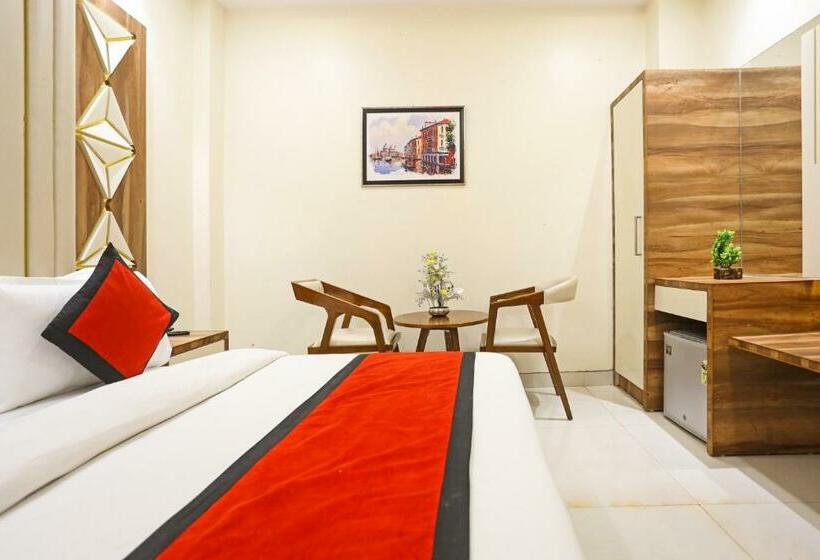 בית מלון כפרי Frank Stay Worth Near Rk Ashram Metro Station