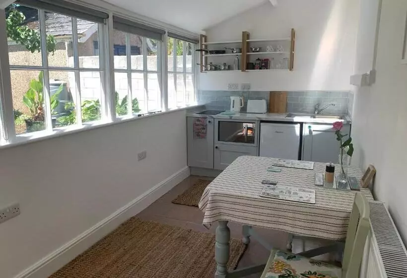 Puffin. Comfortable Annexe Central Falmouth