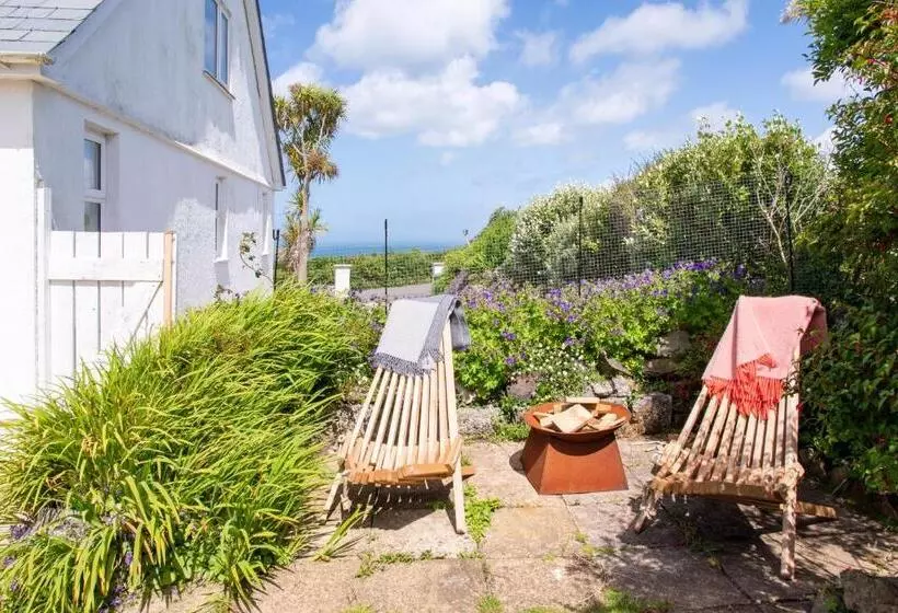 St Ives House Lowenek