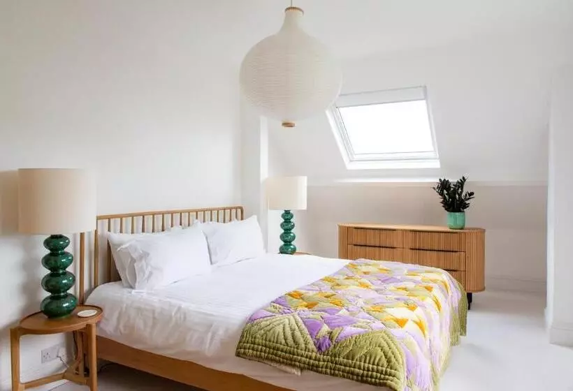 St Ives House Lowenek