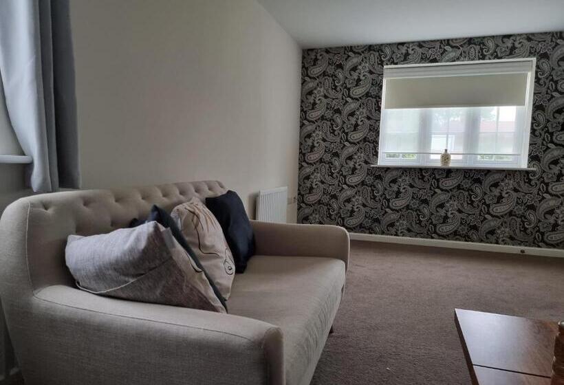 The Silverstone House. Comfort, Convenience And No Hassle At The Doorstep Of Silverstone Race Circui