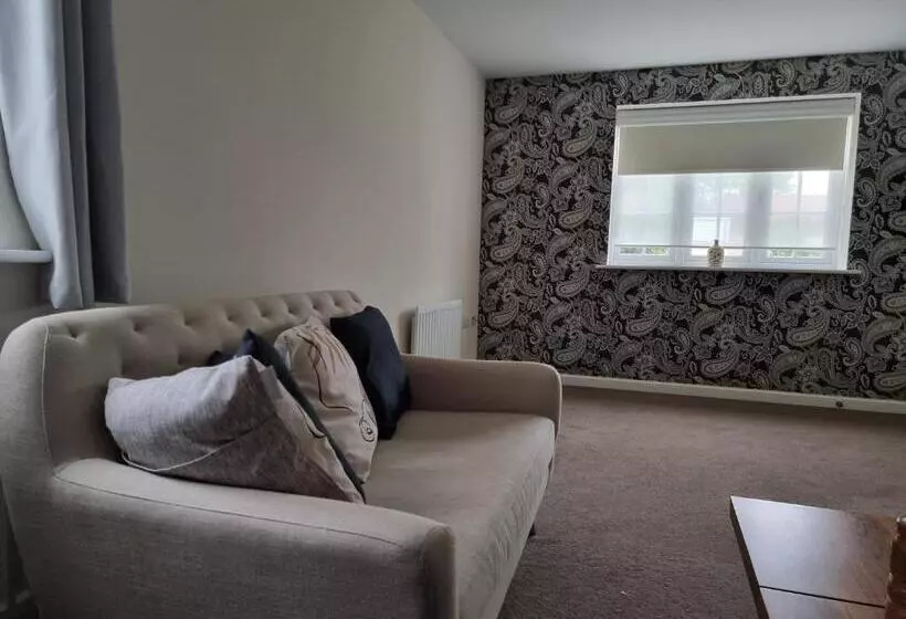 The Silverstone House. Comfort, Convenience And No Hassle At The Doorstep Of Silverstone Race Circui