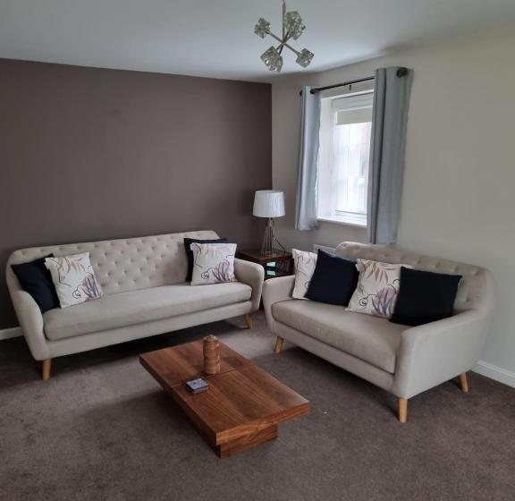 The Silverstone House. Comfort, Convenience And No Hassle At The Doorstep Of Silverstone Race Circui