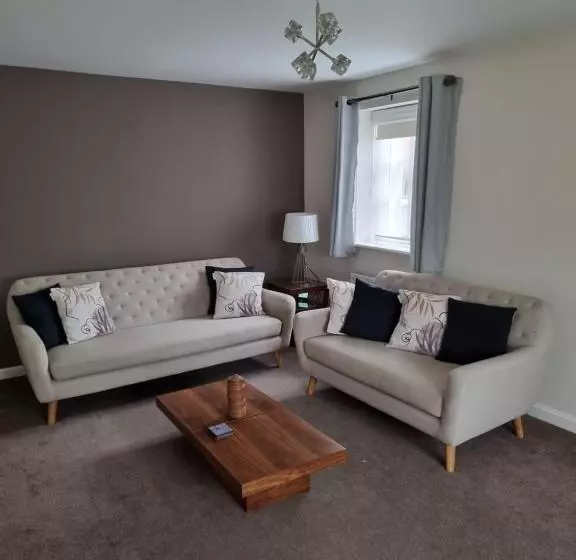 The Silverstone House. Comfort, Convenience And No Hassle At The Doorstep Of Silverstone Race Circui