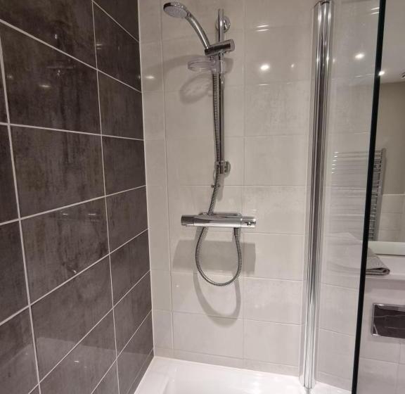 The Silverstone House. Comfort, Convenience And No Hassle At The Doorstep Of Silverstone Race Circui