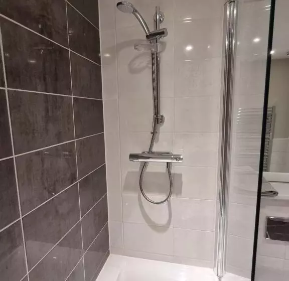 The Silverstone House. Comfort, Convenience And No Hassle At The Doorstep Of Silverstone Race Circui