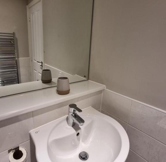 The Silverstone House. Comfort, Convenience And No Hassle At The Doorstep Of Silverstone Race Circui