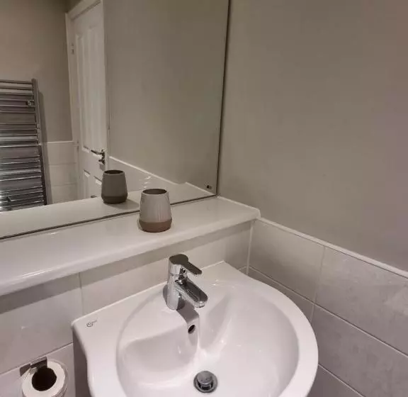 The Silverstone House. Comfort, Convenience And No Hassle At The Doorstep Of Silverstone Race Circui