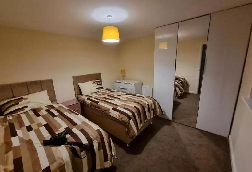 The Silverstone House. Comfort, Convenience And No Hassle At The Doorstep Of Silverstone Race Circui