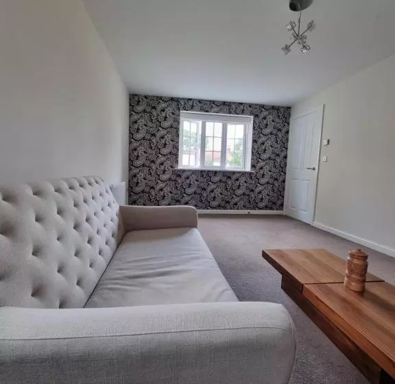 The Silverstone House. Comfort, Convenience And No Hassle At The Doorstep Of Silverstone Race Circui