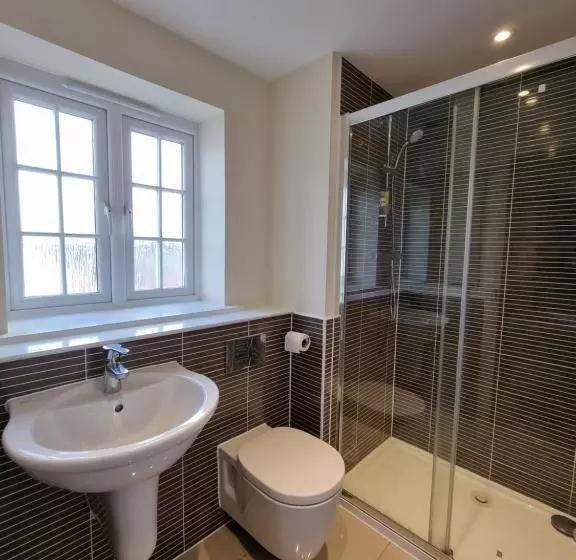 The Silverstone House. Comfort, Convenience And No Hassle At The Doorstep Of Silverstone Race Circui